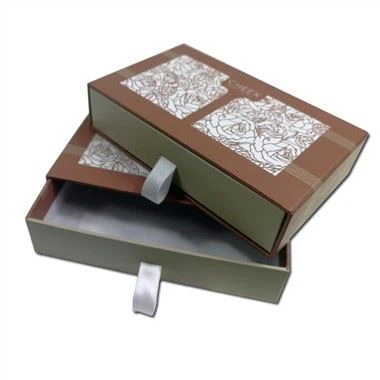 Kosmētikas dāvanu kastīte ar bīdāmu vāku